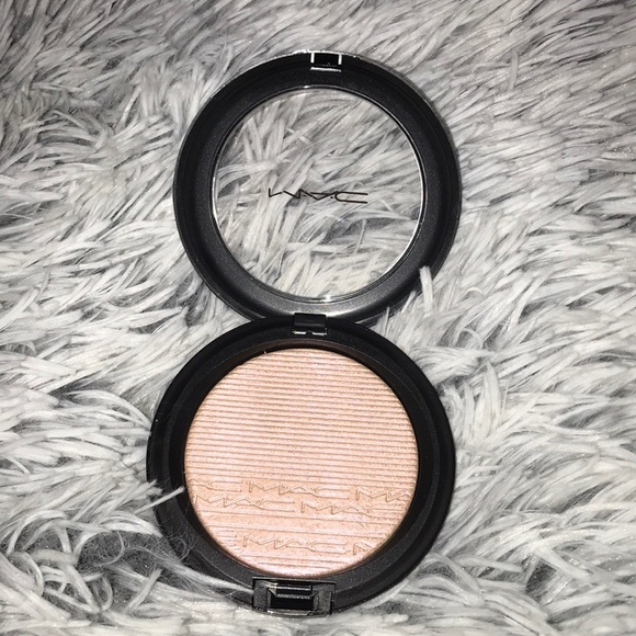 MAC Cosmetics extra dimension skinfinish -show gold - Picture 1 of 8